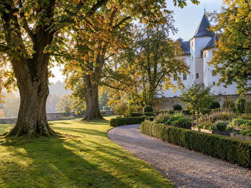 Le Schlosspark à Amras, avec son jardin du Paradis et son jardin de plantes médicinales